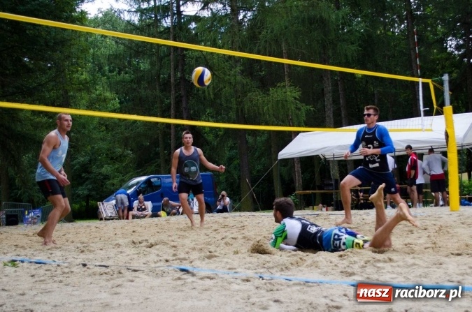 Zdjęcie w galerii na portalu naszraciborz.pl: Mistrzostwa Raciborza w siatkówce plażowej OPEN wiadomości z regionu