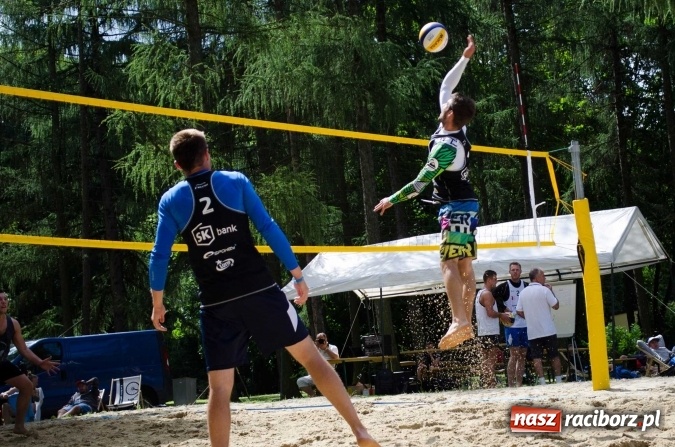 Zdjęcie w galerii na portalu naszraciborz.pl: Mistrzostwa Raciborza w siatkówce plażowej OPEN wiadomości z regionu