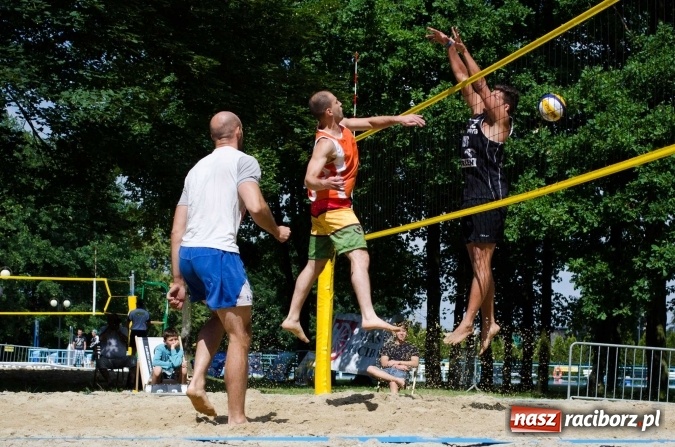 Zdjęcie w galerii na portalu naszraciborz.pl: Mistrzostwa Raciborza w siatkówce plażowej OPEN wiadomości z regionu
