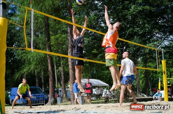 Zdjęcie w galerii na portalu naszraciborz.pl: Mistrzostwa Raciborza w siatkówce plażowej OPEN wiadomości z regionu