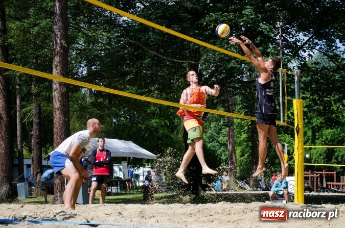 Zdjęcie w galerii na portalu naszraciborz.pl: Mistrzostwa Raciborza w siatkówce plażowej OPEN wiadomości z regionu