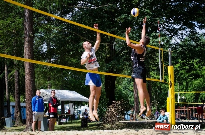 Zdjęcie w galerii na portalu naszraciborz.pl: Mistrzostwa Raciborza w siatkówce plażowej OPEN wiadomości z regionu