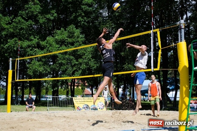 Zdjęcie w galerii na portalu naszraciborz.pl: Mistrzostwa Raciborza w siatkówce plażowej OPEN wiadomości z regionu