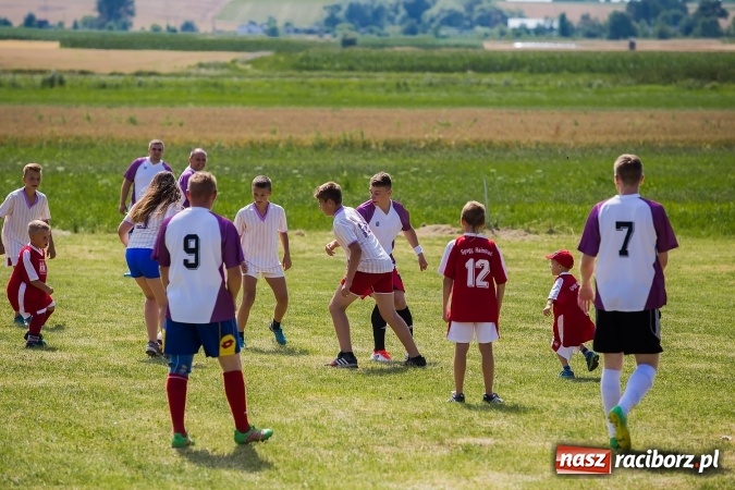 Zdjęcie w galerii na portalu naszraciborz.pl: Rodzice kontra dzieci - doroczny mecz w Bojanowie wiadomości z regionu