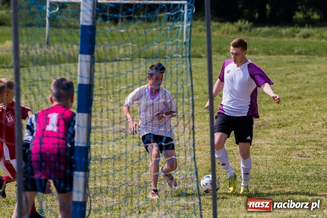 Zdjęcie w galerii na portalu naszraciborz.pl: Rodzice kontra dzieci - doroczny mecz w Bojanowie wiadomości z regionu