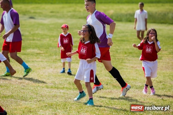 Zdjęcie w galerii na portalu naszraciborz.pl: Rodzice kontra dzieci - doroczny mecz w Bojanowie wiadomości z regionu