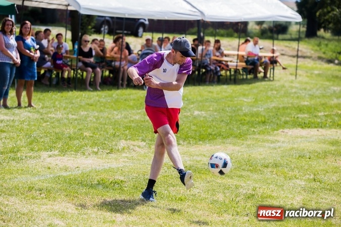 Zdjęcie w galerii na portalu naszraciborz.pl: Rodzice kontra dzieci - doroczny mecz w Bojanowie wiadomości z regionu