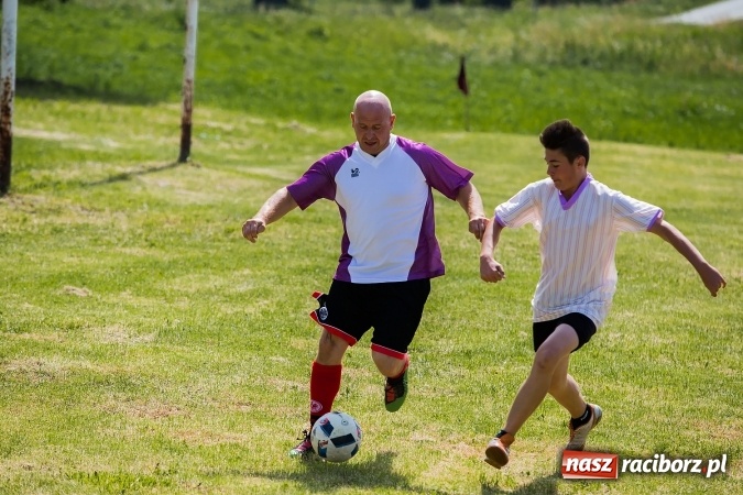 Zdjęcie w galerii na portalu naszraciborz.pl: Rodzice kontra dzieci - doroczny mecz w Bojanowie wiadomości z regionu