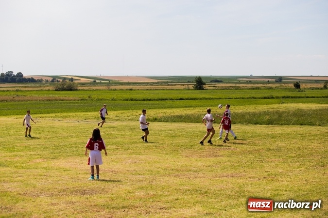 Zdjęcie w galerii na portalu naszraciborz.pl: Rodzice kontra dzieci - doroczny mecz w Bojanowie wiadomości z regionu