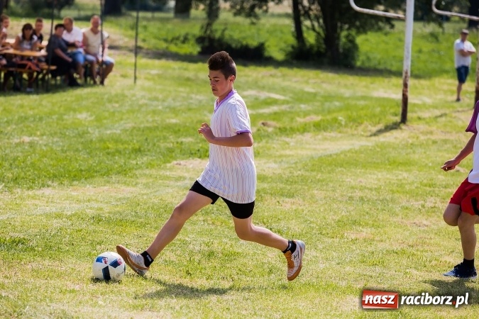 Zdjęcie w galerii na portalu naszraciborz.pl: Rodzice kontra dzieci - doroczny mecz w Bojanowie wiadomości z regionu