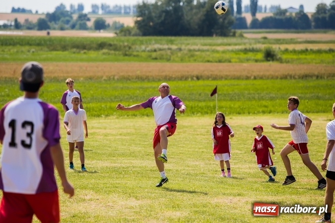 Zdjęcie w galerii na portalu naszraciborz.pl: Rodzice kontra dzieci - doroczny mecz w Bojanowie wiadomości z regionu