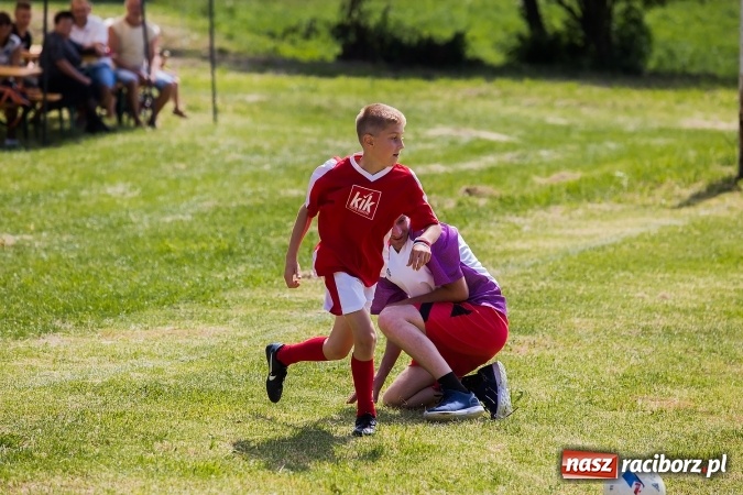 Zdjęcie w galerii na portalu naszraciborz.pl: Rodzice kontra dzieci - doroczny mecz w Bojanowie wiadomości z regionu