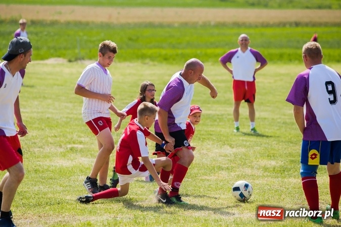 Zdjęcie w galerii na portalu naszraciborz.pl: Rodzice kontra dzieci - doroczny mecz w Bojanowie wiadomości z regionu
