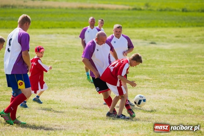 Zdjęcie w galerii na portalu naszraciborz.pl: Rodzice kontra dzieci - doroczny mecz w Bojanowie wiadomości z regionu