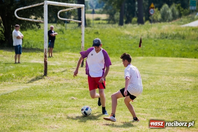 Zdjęcie w galerii na portalu naszraciborz.pl: Rodzice kontra dzieci - doroczny mecz w Bojanowie wiadomości z regionu