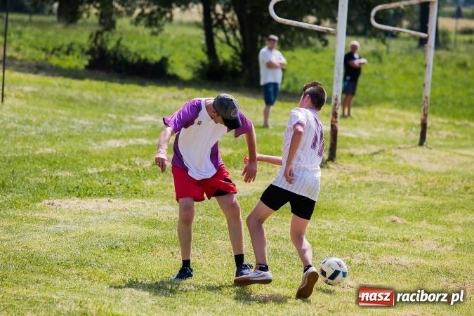 Zdjęcie w galerii na portalu naszraciborz.pl: Rodzice kontra dzieci - doroczny mecz w Bojanowie wiadomości z regionu