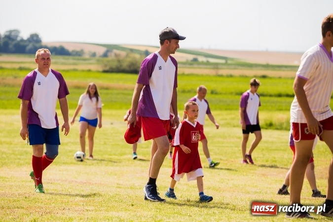 Zdjęcie w galerii na portalu naszraciborz.pl: Rodzice kontra dzieci - doroczny mecz w Bojanowie wiadomości z regionu