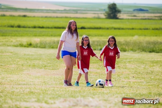 Zdjęcie w galerii na portalu naszraciborz.pl: Rodzice kontra dzieci - doroczny mecz w Bojanowie wiadomości z regionu