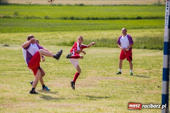 Zdjęcie w galerii na portalu naszraciborz.pl: Rodzice kontra dzieci - doroczny mecz w Bojanowie wiadomości z regionu