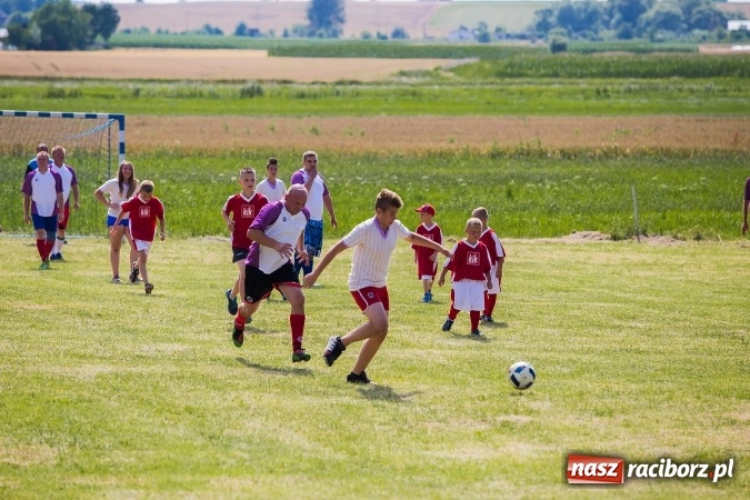 Zdjęcie w galerii na portalu naszraciborz.pl: Rodzice kontra dzieci - doroczny mecz w Bojanowie wiadomości z regionu