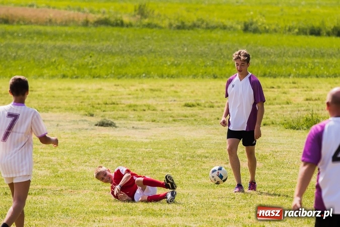 Zdjęcie w galerii na portalu naszraciborz.pl: Rodzice kontra dzieci - doroczny mecz w Bojanowie wiadomości z regionu