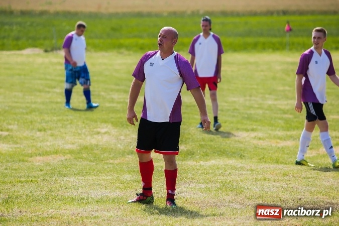 Zdjęcie w galerii na portalu naszraciborz.pl: Rodzice kontra dzieci - doroczny mecz w Bojanowie wiadomości z regionu