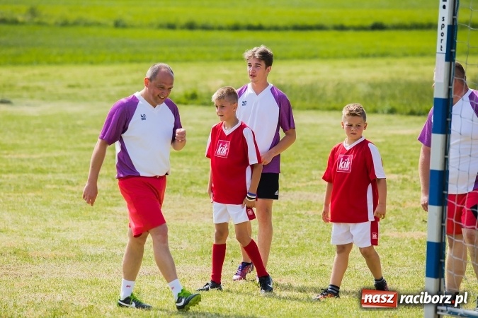 Zdjęcie w galerii na portalu naszraciborz.pl: Rodzice kontra dzieci - doroczny mecz w Bojanowie wiadomości z regionu