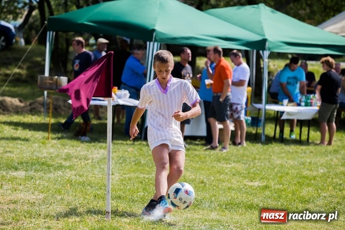 Zdjęcie w galerii na portalu naszraciborz.pl: Rodzice kontra dzieci - doroczny mecz w Bojanowie wiadomości z regionu