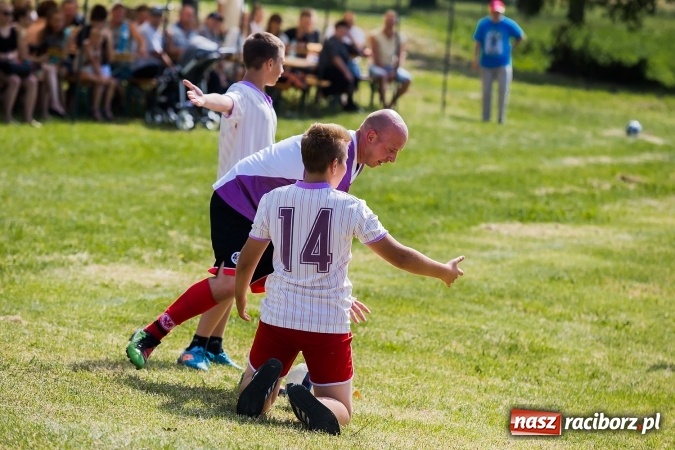 Zdjęcie w galerii na portalu naszraciborz.pl: Rodzice kontra dzieci - doroczny mecz w Bojanowie wiadomości z regionu