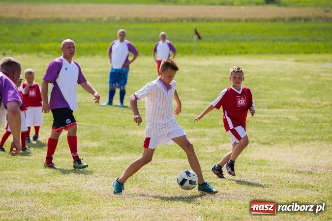 Zdjęcie w galerii na portalu naszraciborz.pl: Rodzice kontra dzieci - doroczny mecz w Bojanowie wiadomości z regionu