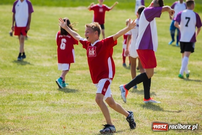 Zdjęcie w galerii na portalu naszraciborz.pl: Rodzice kontra dzieci - doroczny mecz w Bojanowie wiadomości z regionu