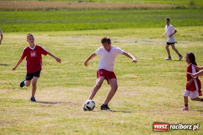 Zdjęcie w galerii na portalu naszraciborz.pl: Rodzice kontra dzieci - doroczny mecz w Bojanowie wiadomości z regionu