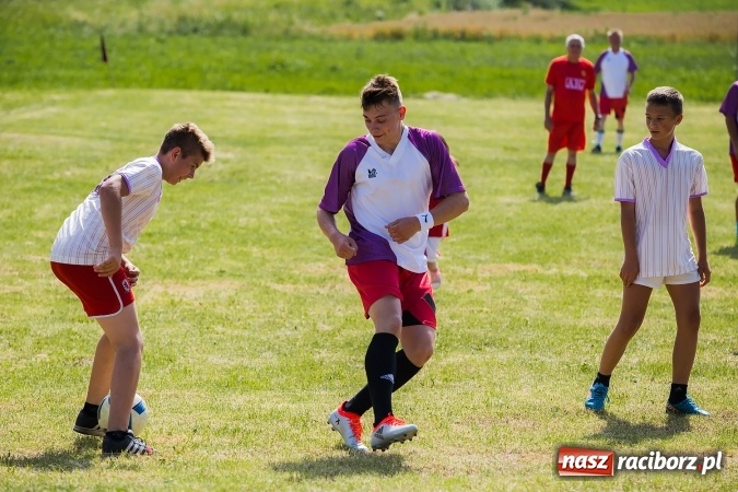 Zdjęcie w galerii na portalu naszraciborz.pl: Rodzice kontra dzieci - doroczny mecz w Bojanowie wiadomości z regionu