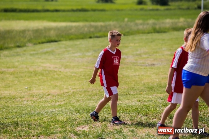 Zdjęcie w galerii na portalu naszraciborz.pl: Rodzice kontra dzieci - doroczny mecz w Bojanowie wiadomości z regionu