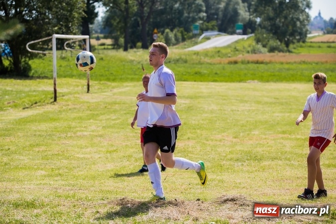 Zdjęcie w galerii na portalu naszraciborz.pl: Rodzice kontra dzieci - doroczny mecz w Bojanowie wiadomości z regionu