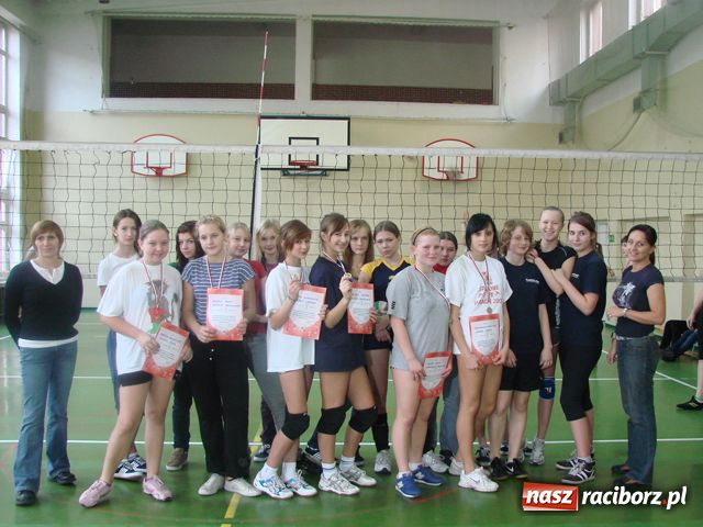 Zdjęcie w galerii na portalu naszraciborz.pl: Mistrzostwa Raciborza dwójek siatkarskich wiadomości z regionu