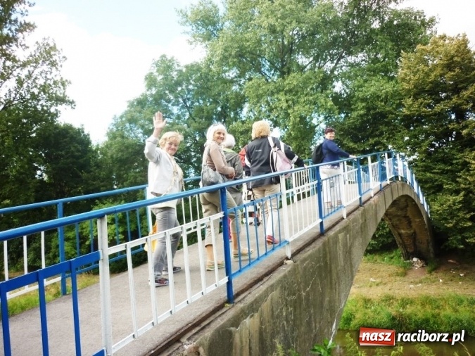 Zdjęcie w galerii na portalu naszraciborz.pl: Wycieczki z Klubem Przyjaciół Biblioteki na Ostrogu - klubowicze odwiedzili Prudnik wiadomości z regionu