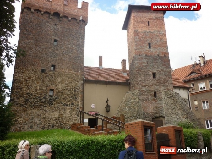 Zdjęcie w galerii na portalu naszraciborz.pl: Wycieczki z Klubem Przyjaciół Biblioteki na Ostrogu - klubowicze odwiedzili Prudnik wiadomości z regionu