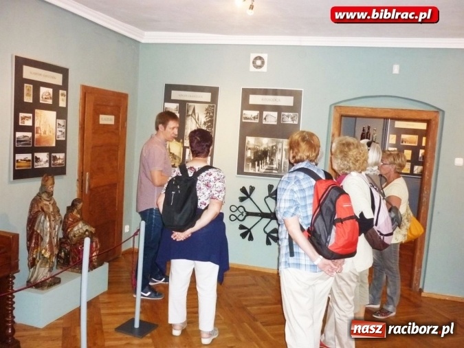 Zdjęcie w galerii na portalu naszraciborz.pl: Wycieczki z Klubem Przyjaciół Biblioteki na Ostrogu - klubowicze odwiedzili Prudnik wiadomości z regionu