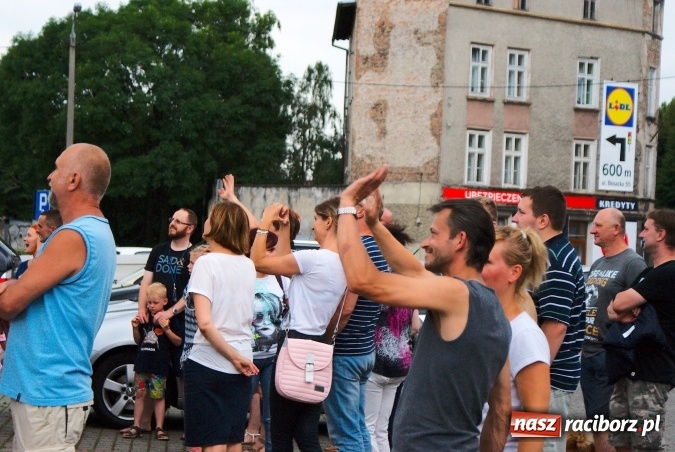 Zdjęcie w galerii na portalu naszraciborz.pl: Deszczowe pożegnanie obozowiczów. II turnus wyruszył do Pleśnej wiadomości z regionu
