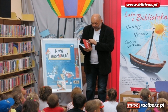 Zdjęcie w galerii na portalu naszraciborz.pl: Historia Polski na wesoło, czyli spotkanie z Kazimierzem Szymeczko w bibliotece wiadomości z regionu