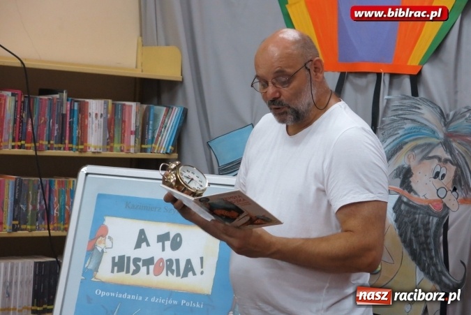 Zdjęcie w galerii na portalu naszraciborz.pl: Historia Polski na wesoło, czyli spotkanie z Kazimierzem Szymeczko w bibliotece wiadomości z regionu