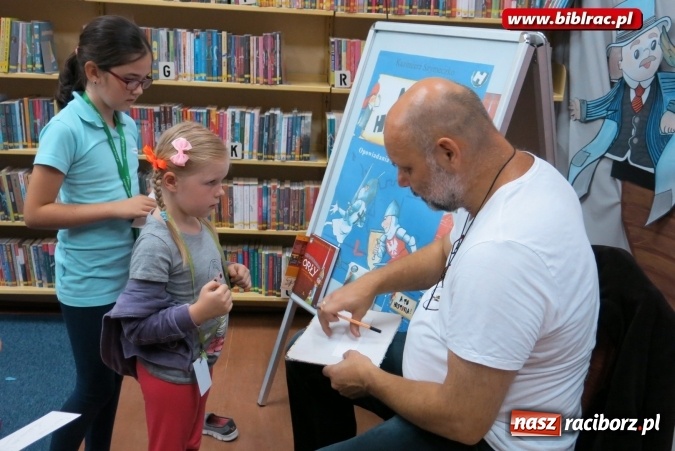 Zdjęcie w galerii na portalu naszraciborz.pl: Historia Polski na wesoło, czyli spotkanie z Kazimierzem Szymeczko w bibliotece wiadomości z regionu