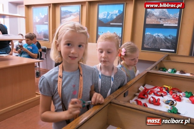 Zdjęcie w galerii na portalu naszraciborz.pl: Historia Polski na wesoło, czyli spotkanie z Kazimierzem Szymeczko w bibliotece wiadomości z regionu