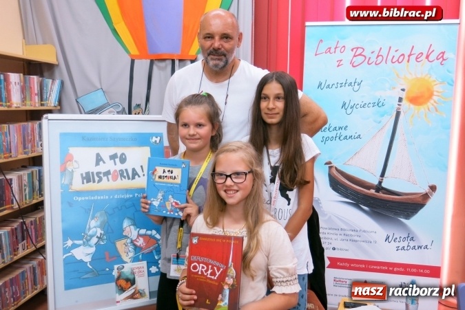Zdjęcie w galerii na portalu naszraciborz.pl: Historia Polski na wesoło, czyli spotkanie z Kazimierzem Szymeczko w bibliotece wiadomości z regionu