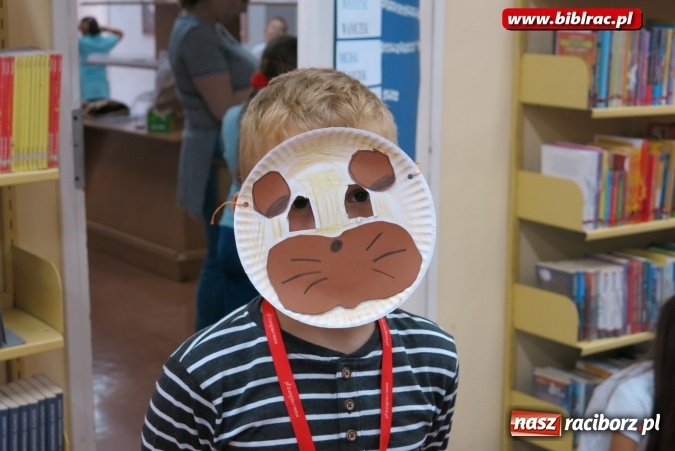 Zdjęcie w galerii na portalu naszraciborz.pl: Historia Polski na wesoło, czyli spotkanie z Kazimierzem Szymeczko w bibliotece wiadomości z regionu