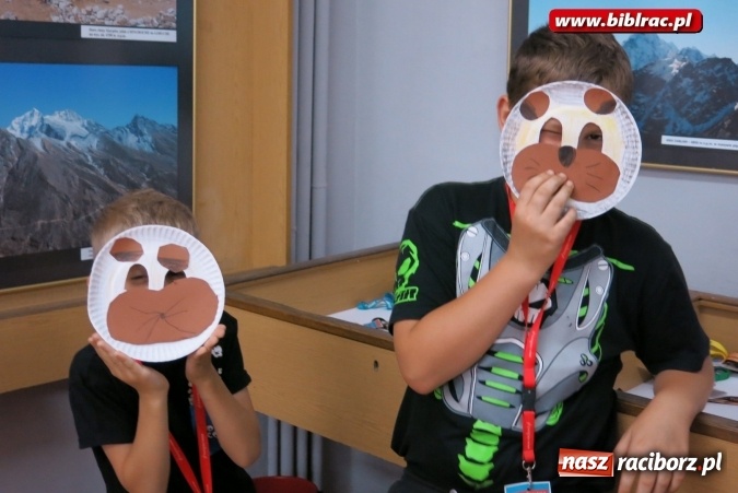 Zdjęcie w galerii na portalu naszraciborz.pl: Historia Polski na wesoło, czyli spotkanie z Kazimierzem Szymeczko w bibliotece wiadomości z regionu