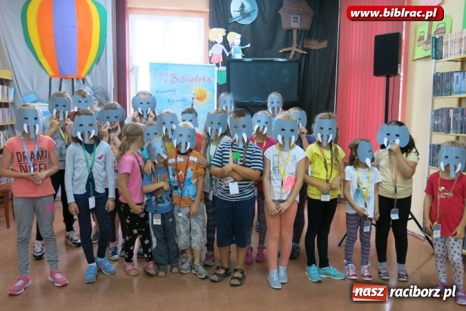 Zdjęcie w galerii na portalu naszraciborz.pl: Historia Polski na wesoło, czyli spotkanie z Kazimierzem Szymeczko w bibliotece wiadomości z regionu