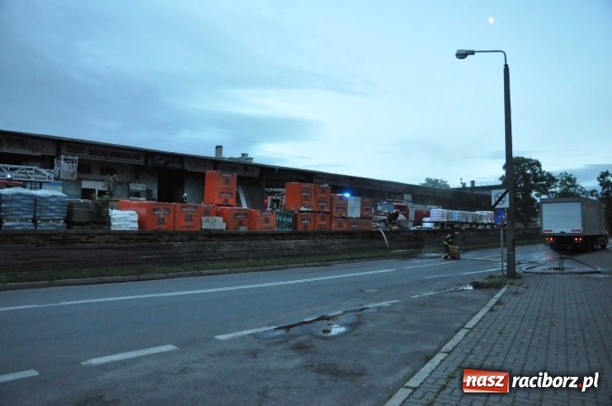 Zdjęcie w galerii na portalu naszraciborz.pl: Przy Kolejowej strażacy uratowali mienie wartości miliona złotych  wiadomości z regionu