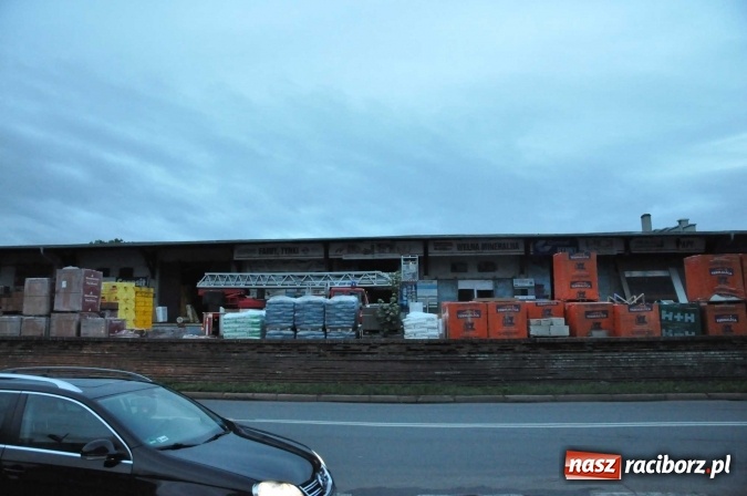 Zdjęcie w galerii na portalu naszraciborz.pl: Przy Kolejowej strażacy uratowali mienie wartości miliona złotych  wiadomości z regionu